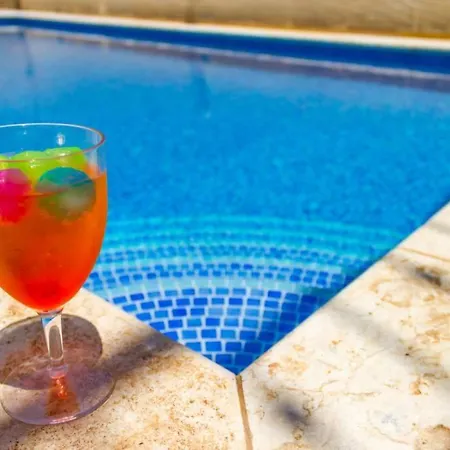 400 Year Old Converted With Private Pool Semesterbostad *