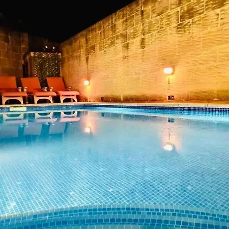 Дом отдыха 400 Year Old Converted With Private Pool *