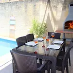400 Year Old Converted With Private Pool 度假居