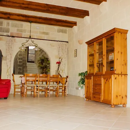 400 Year Old Converted With Private Pool Xagħra