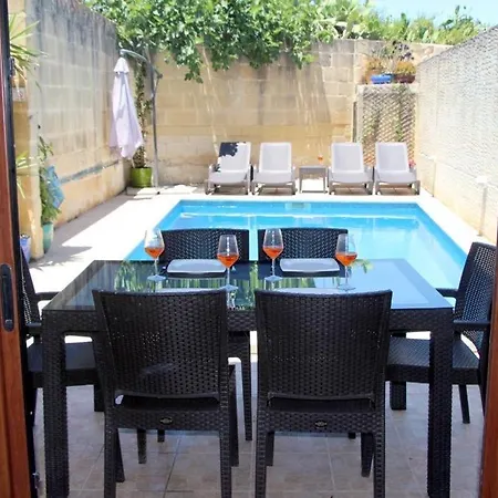 בית נופש 400 Year Old Converted With Private Pool Xagħra