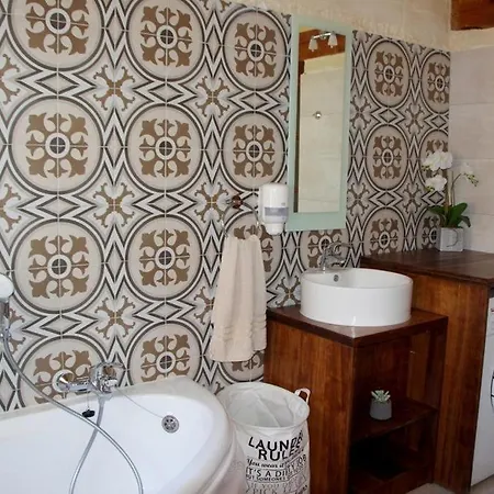 בית נופש 400 Year Old Converted With Private Pool *