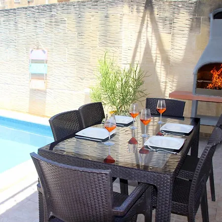 400 Year Old Converted With Private Pool بيت للعطل *