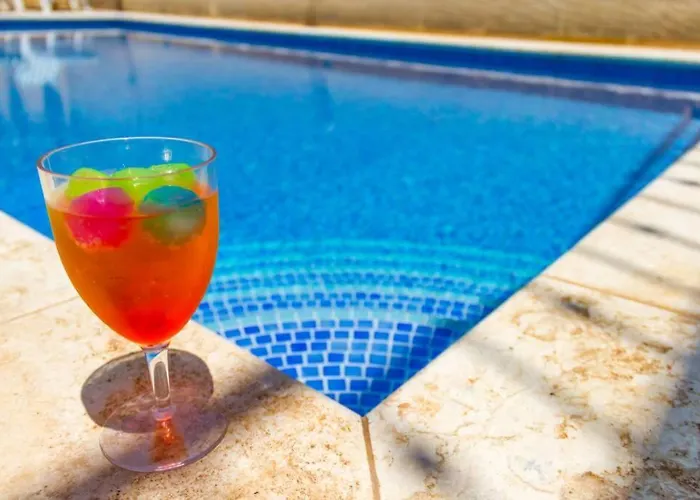 400 Year Old Converted With Private Pool 度假居 *